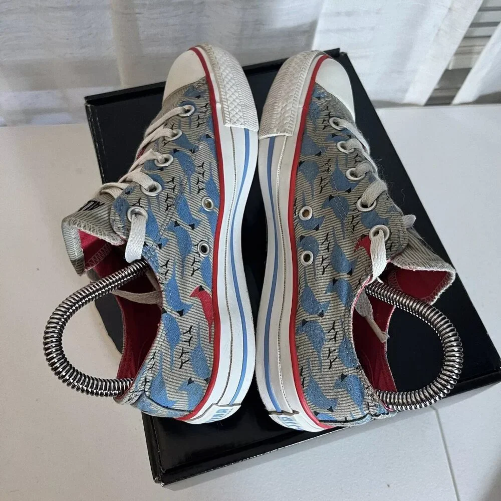 Converse Chuck Taylor’s Low Top Sneakers Womens Size 6 Blue Birds Cardinal Shoes